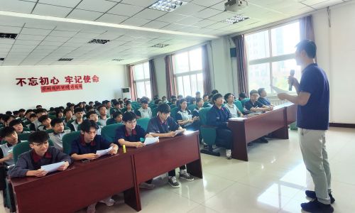 技能之光点亮成才之路 ——沧州技师学院举办职业技能竞赛获奖学生代表事迹报告会